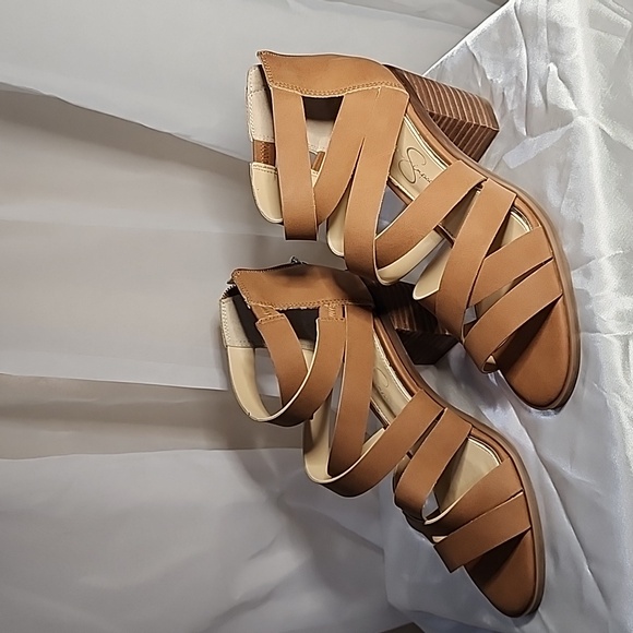 NIB- Jessica Simpson Strappy Cognac Sandal - Picture 1 of 5